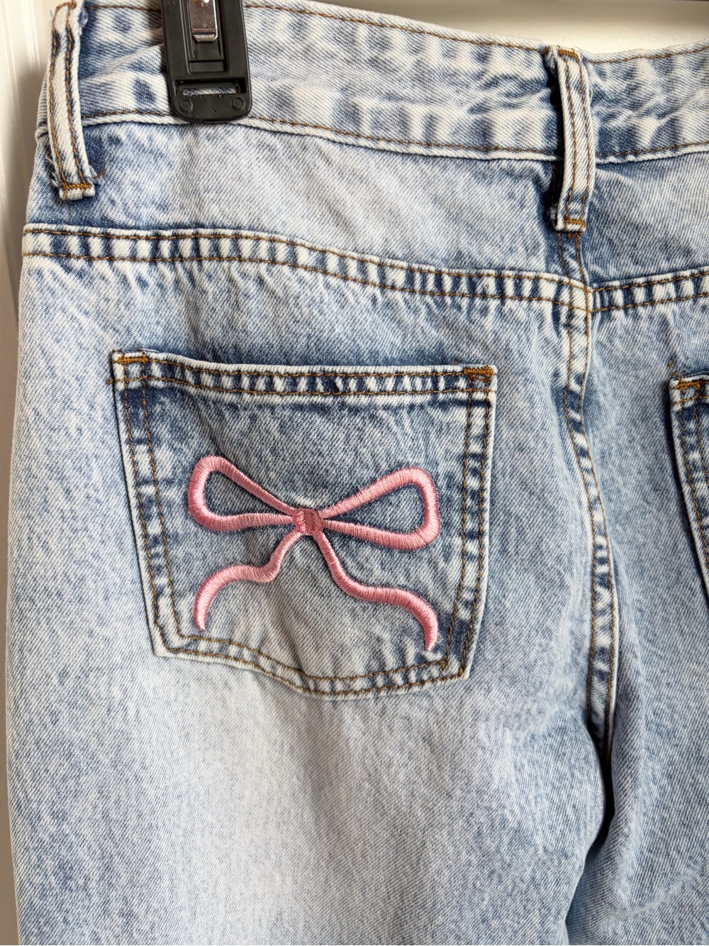Telepatia Light Wash Wide Leg Jeans with Pink Bow Embroidery - Picture 2 of 6